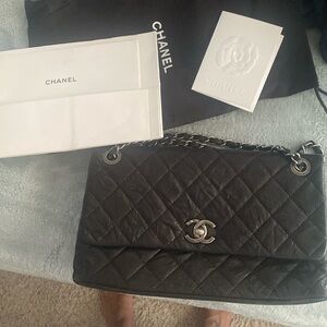 Vintage limited edition Chanel soft leather purse.